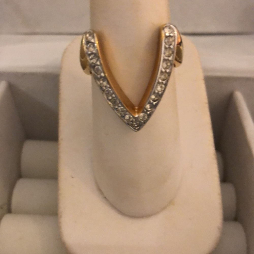 VTG Gold Tone Large V crystals that stand out to make this more noticeable SZ 8 - Picture 2 of 8